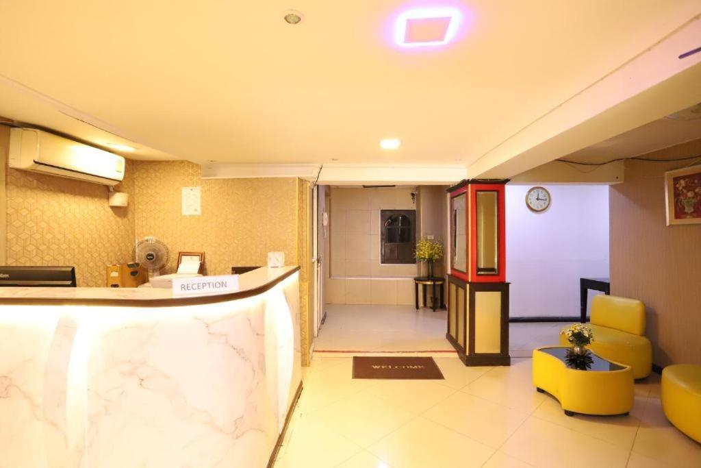 Lucky Palace Hotel Bangkok Dış mekan fotoğraf